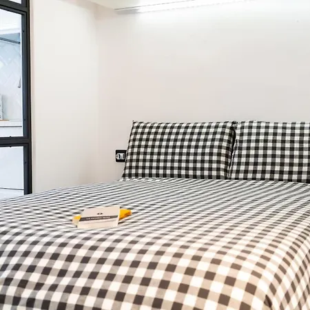 The Black Sheep, Airco - No Lift * Τορίνο