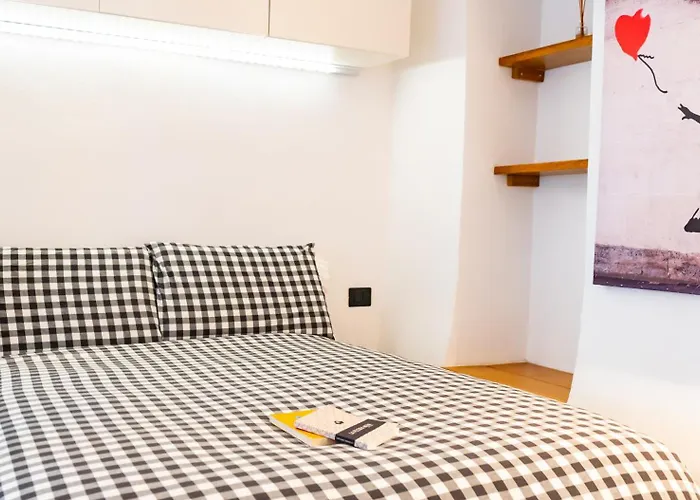 The Black Sheep, Airco - No Lift * 都灵